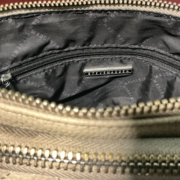 STEVE MADDEN Light Grey Crossbody Messenger Bag- Quilted Faux Leather - Picture 6 of 11
